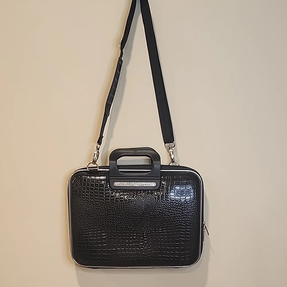 Bombata Elegant Black Crocodile Pattern Laptop Bag